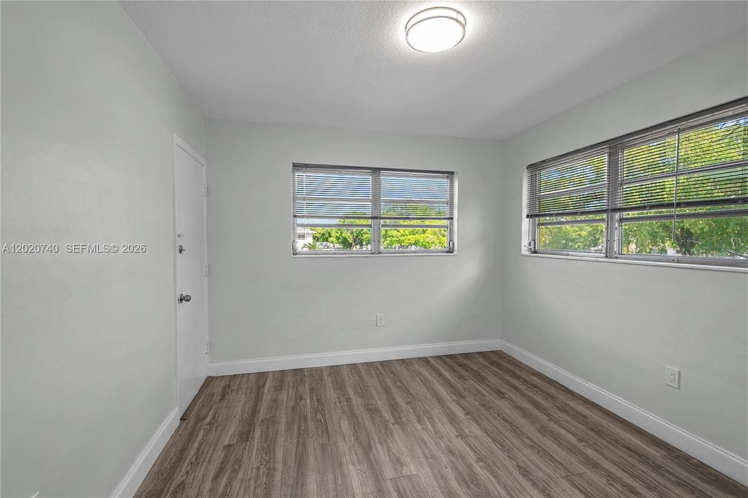 For Sale: $169,900 (2 beds, 2 baths, 990 Square Feet)
