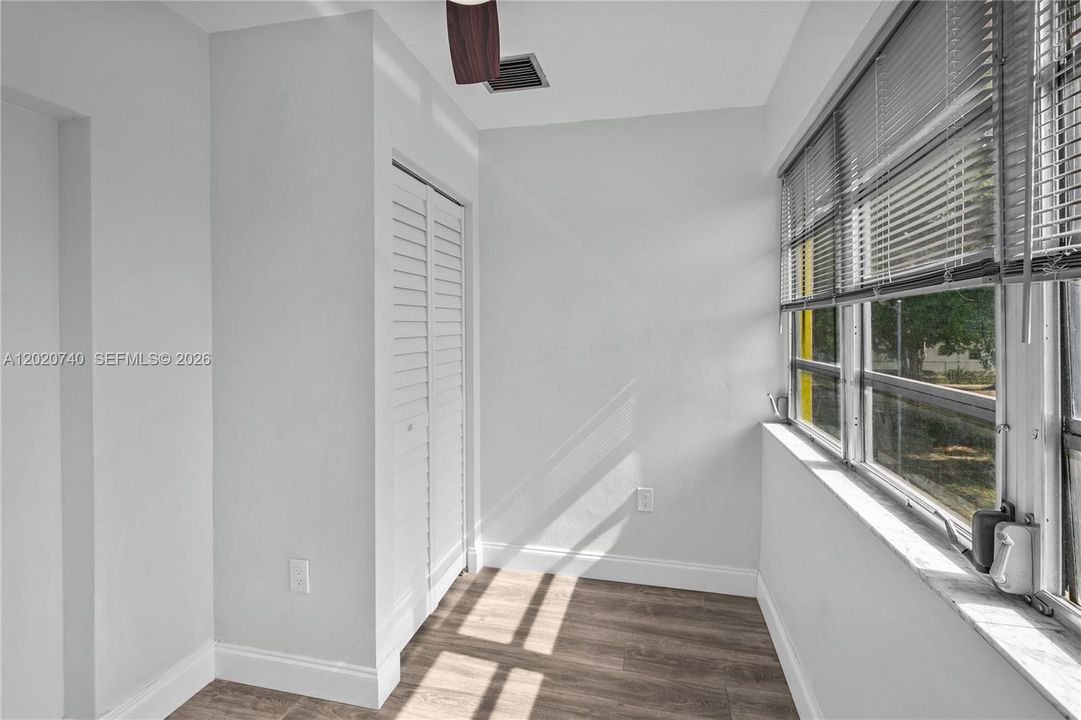 For Sale: $169,900 (2 beds, 2 baths, 990 Square Feet)