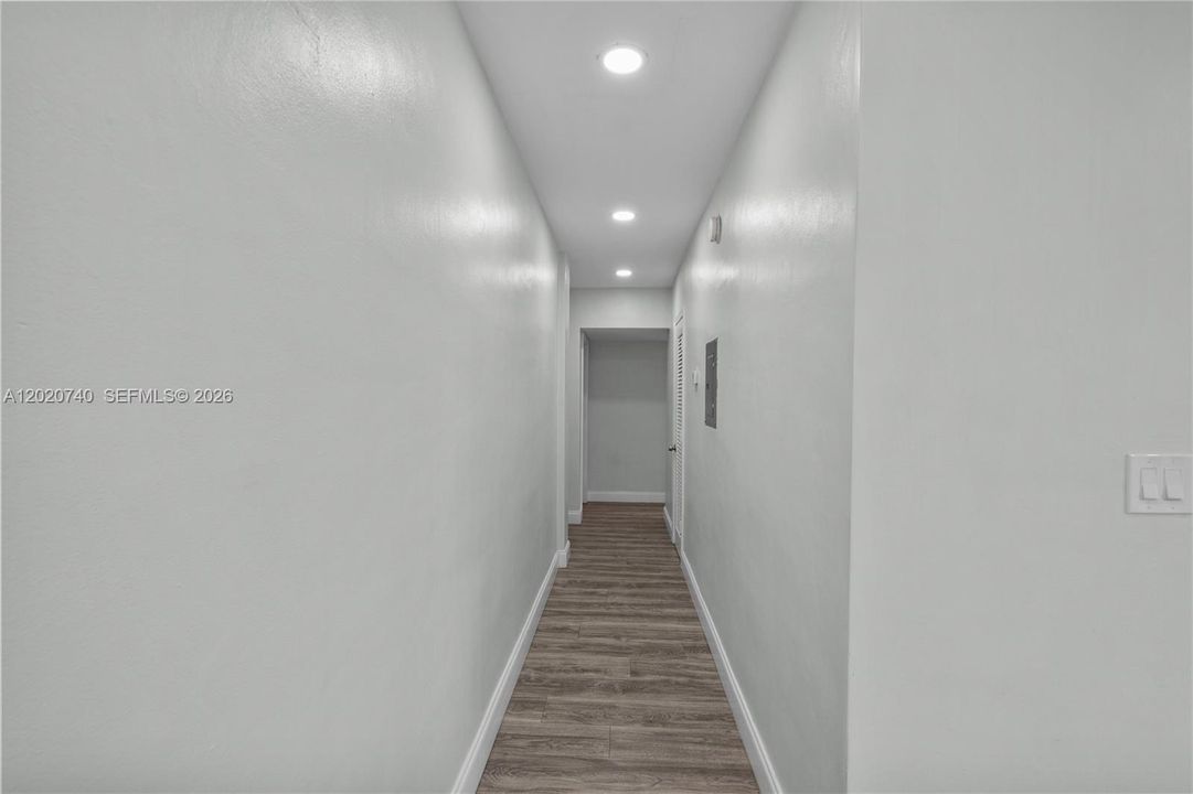 For Sale: $169,900 (2 beds, 2 baths, 990 Square Feet)