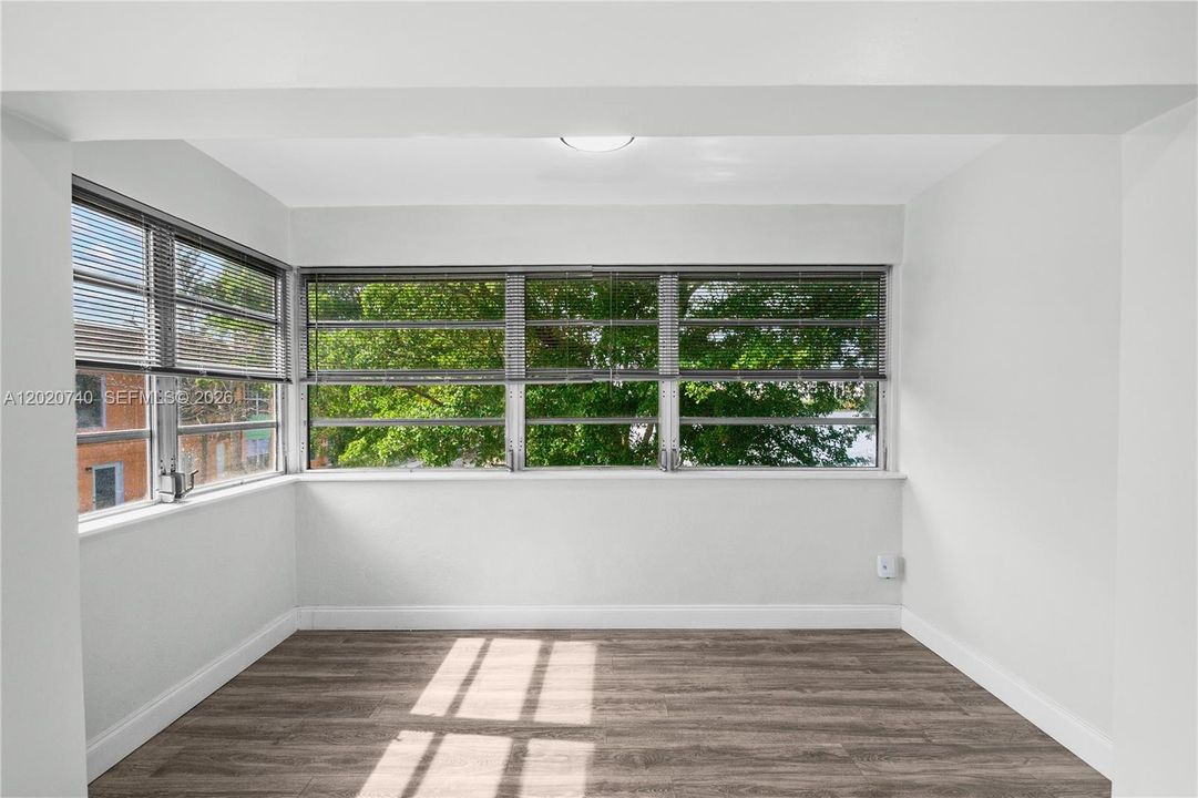 For Sale: $169,900 (2 beds, 2 baths, 990 Square Feet)