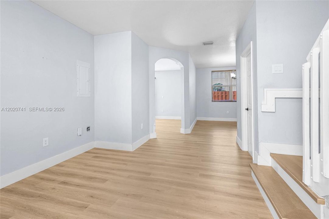 For Sale: $320,000 (3 beds, 2 baths, 1379 Square Feet)