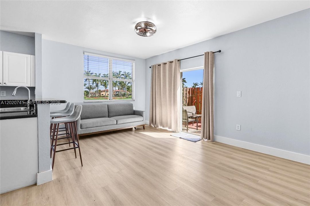 For Sale: $320,000 (3 beds, 2 baths, 1379 Square Feet)