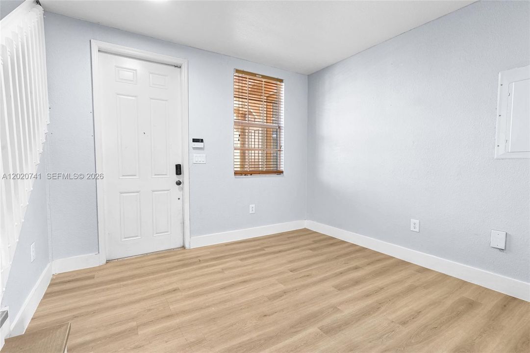 For Sale: $320,000 (3 beds, 2 baths, 1379 Square Feet)