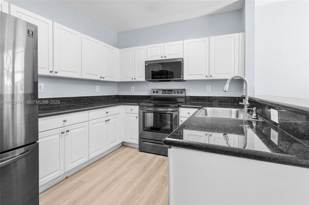 For Sale: $320,000 (3 beds, 2 baths, 1379 Square Feet)