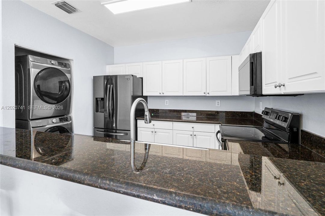 For Sale: $320,000 (3 beds, 2 baths, 1379 Square Feet)