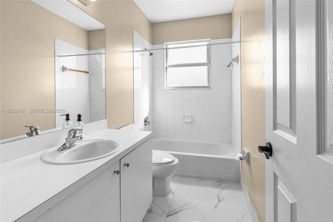 For Sale: $320,000 (3 beds, 2 baths, 1379 Square Feet)