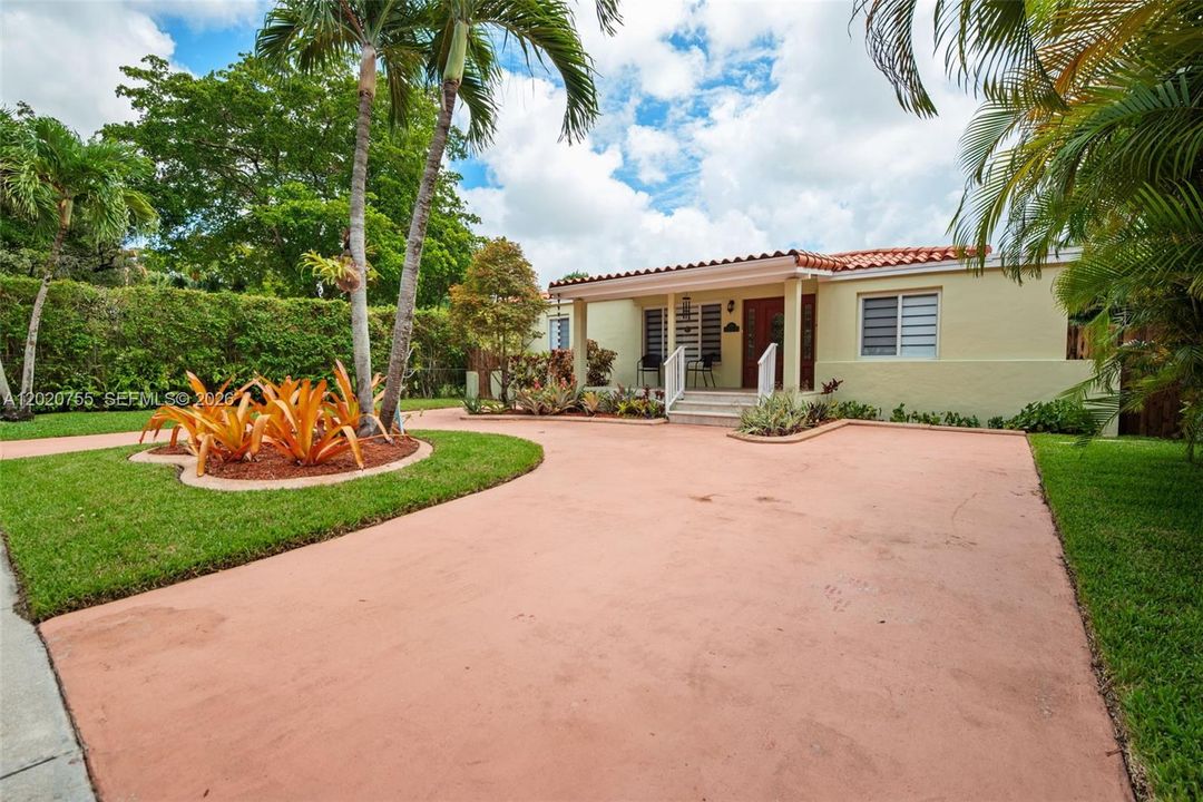 For Sale: $849,000 (3 beds, 2 baths, 2165 Square Feet)