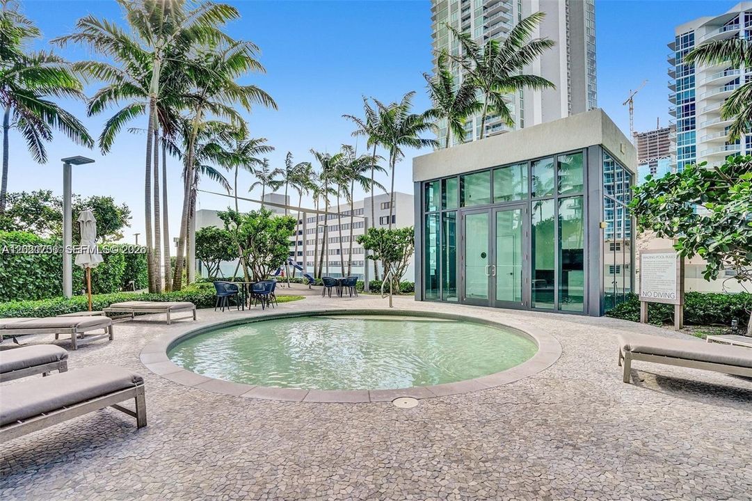 For Rent: $11,900 (4 beds, 4 baths, 1871 Square Feet)