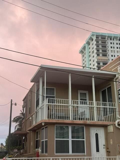2 story unit