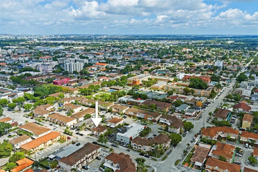Под контрактом: $349,900 (3 спален, 2 ванн, 1240 Квадратных фут)