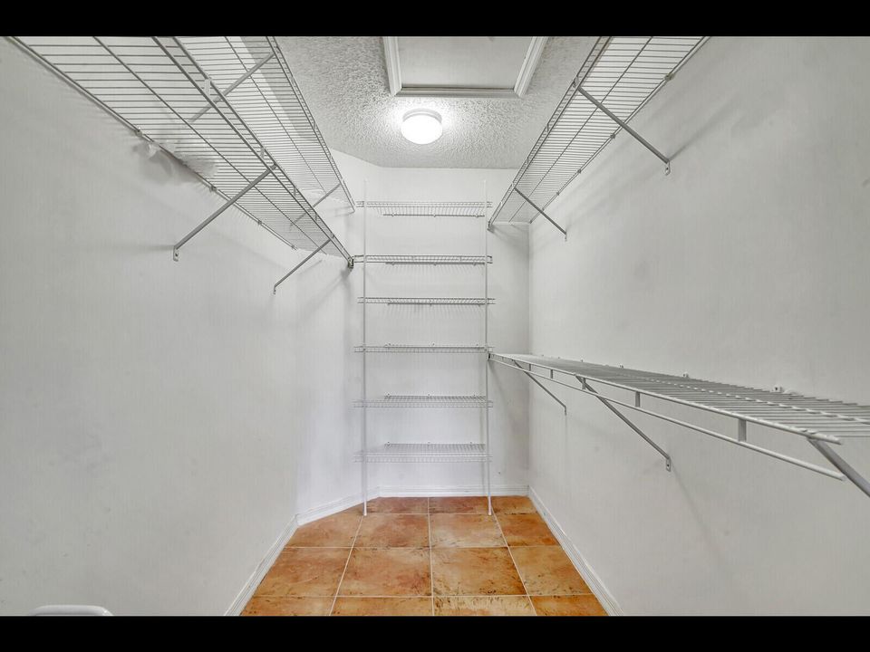 Walk in closet
