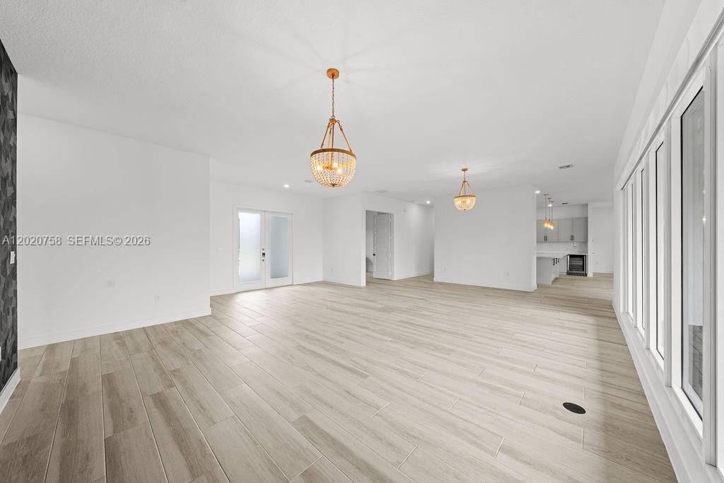 Activo con contrato: $1,999,000 (7 camas, 6 baños, 4316 Pies cuadrados)