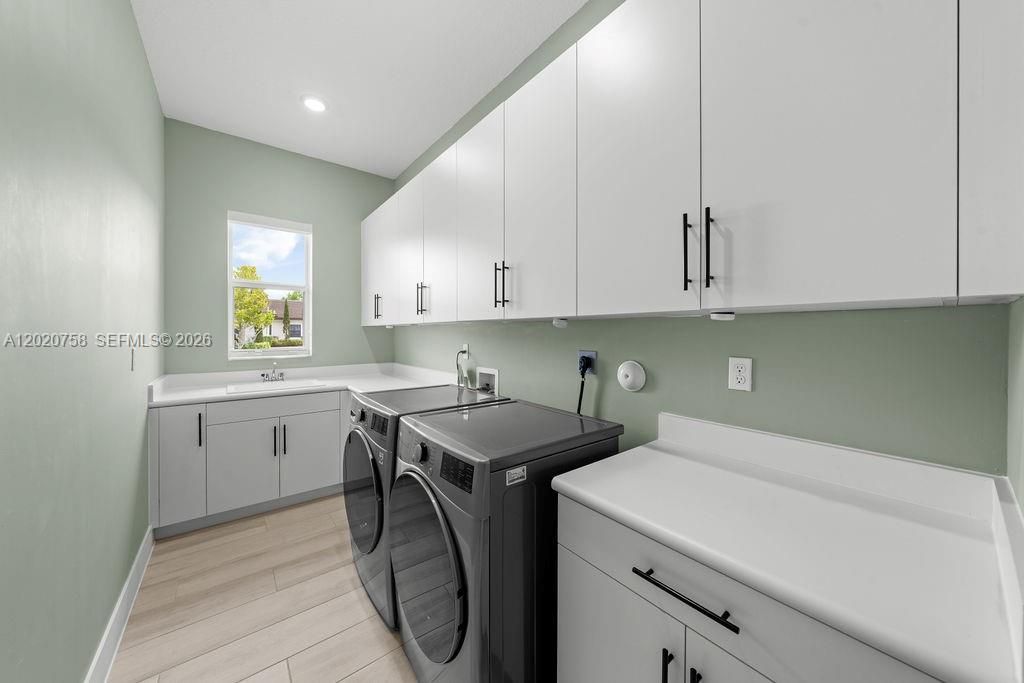 Activo con contrato: $1,999,000 (7 camas, 6 baños, 4316 Pies cuadrados)