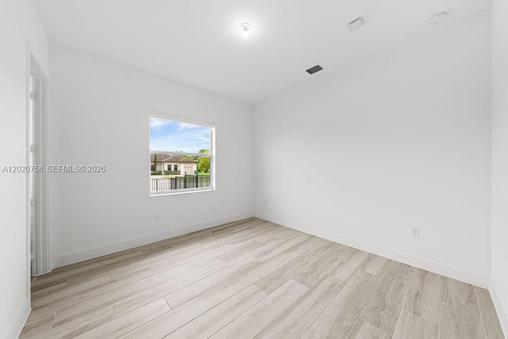 Activo con contrato: $1,999,000 (7 camas, 6 baños, 4316 Pies cuadrados)