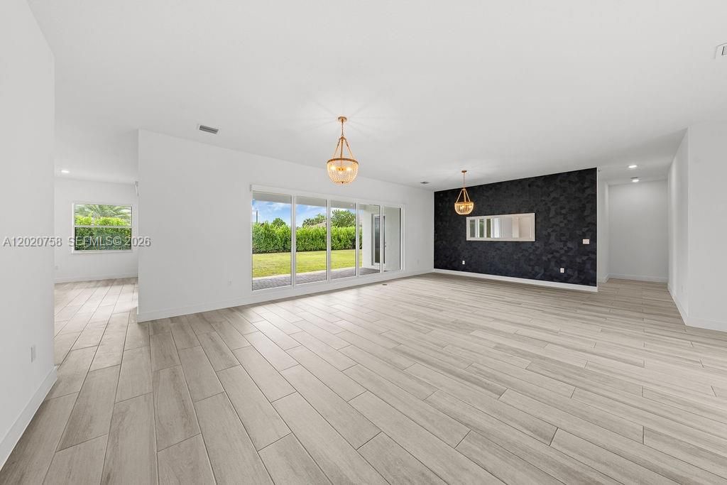 Activo con contrato: $1,999,000 (7 camas, 6 baños, 4316 Pies cuadrados)