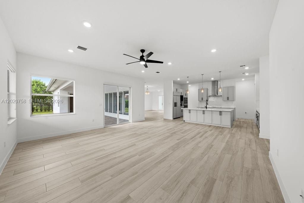 Activo con contrato: $1,999,000 (7 camas, 6 baños, 4316 Pies cuadrados)