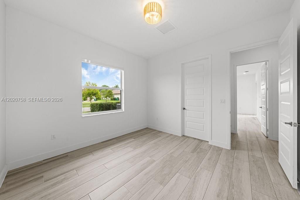 Activo con contrato: $1,999,000 (7 camas, 6 baños, 4316 Pies cuadrados)