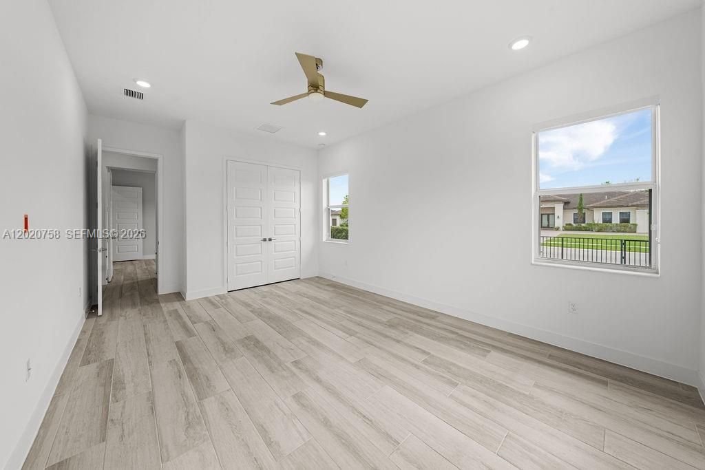 Activo con contrato: $1,999,000 (7 camas, 6 baños, 4316 Pies cuadrados)