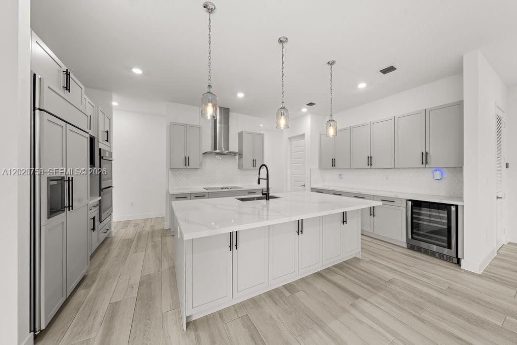 Activo con contrato: $1,999,000 (7 camas, 6 baños, 4316 Pies cuadrados)