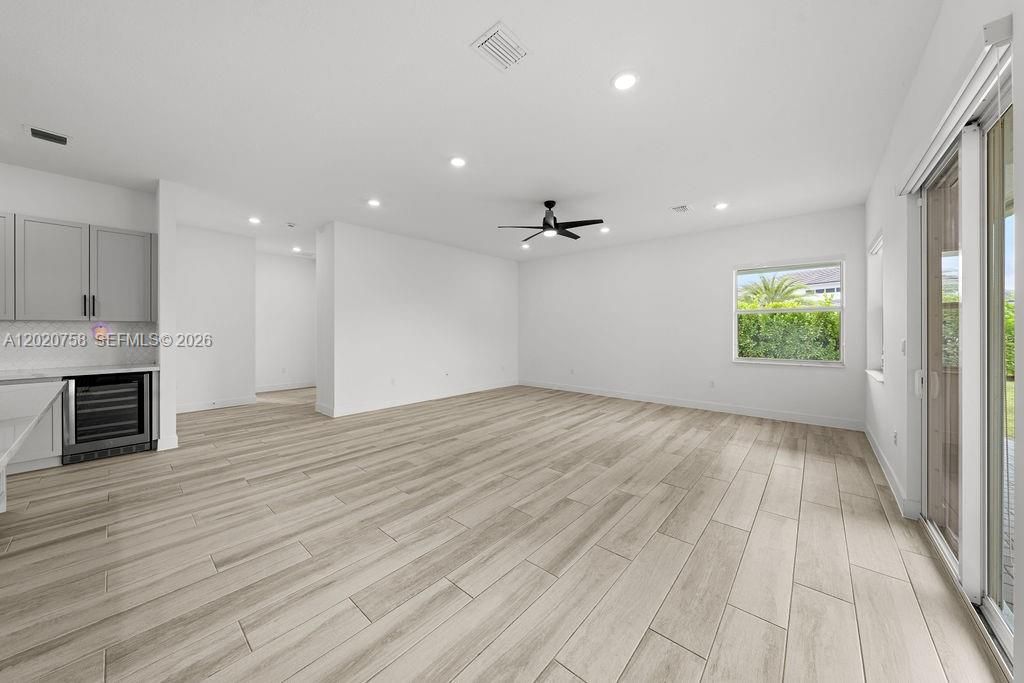 Activo con contrato: $1,999,000 (7 camas, 6 baños, 4316 Pies cuadrados)