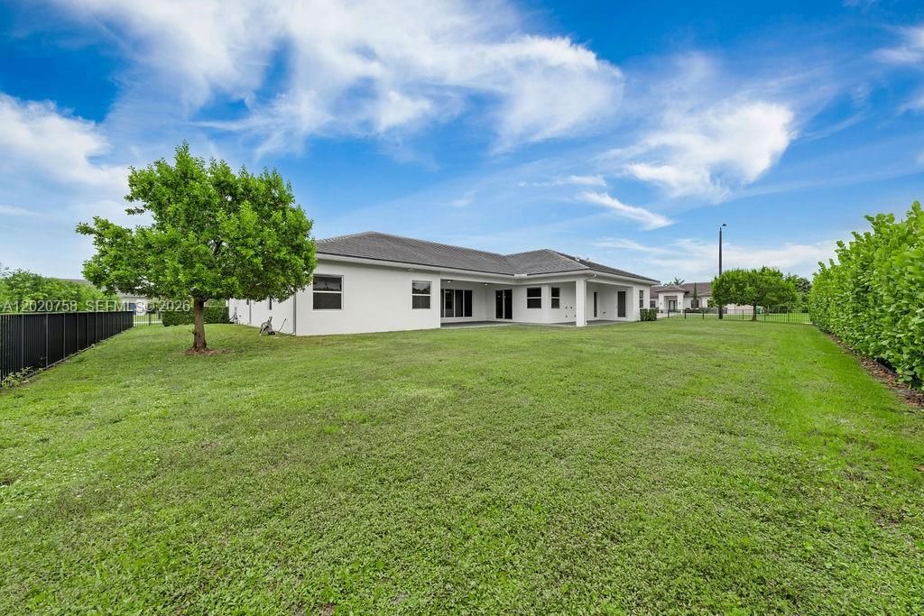 Activo con contrato: $1,999,000 (7 camas, 6 baños, 4316 Pies cuadrados)
