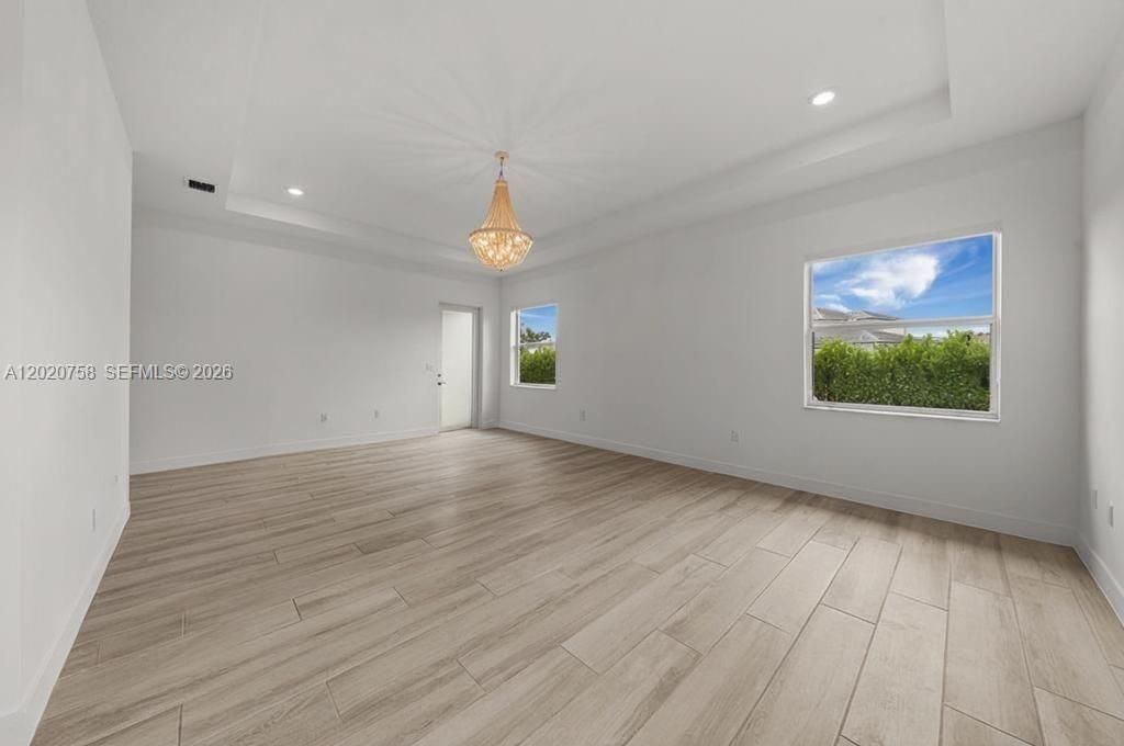 Activo con contrato: $1,999,000 (7 camas, 6 baños, 4316 Pies cuadrados)