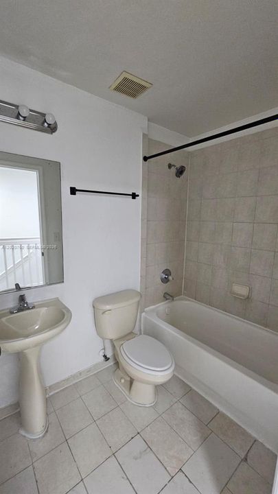 Active With Contract: $2,300 (3 beds, 2 baths, 1253 Square Feet)