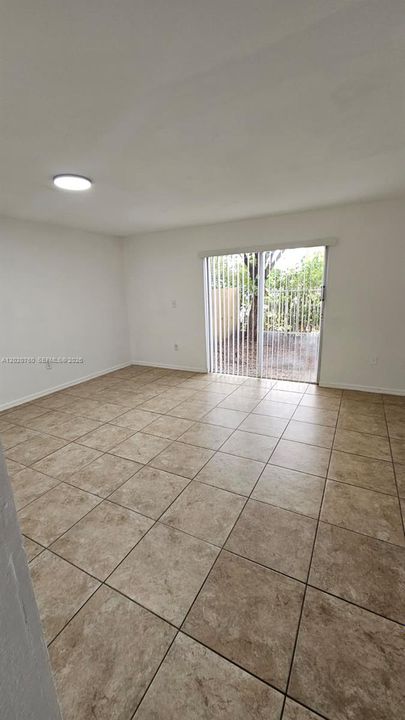 Active With Contract: $2,300 (3 beds, 2 baths, 1253 Square Feet)