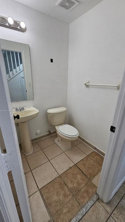 Active With Contract: $2,300 (3 beds, 2 baths, 1253 Square Feet)