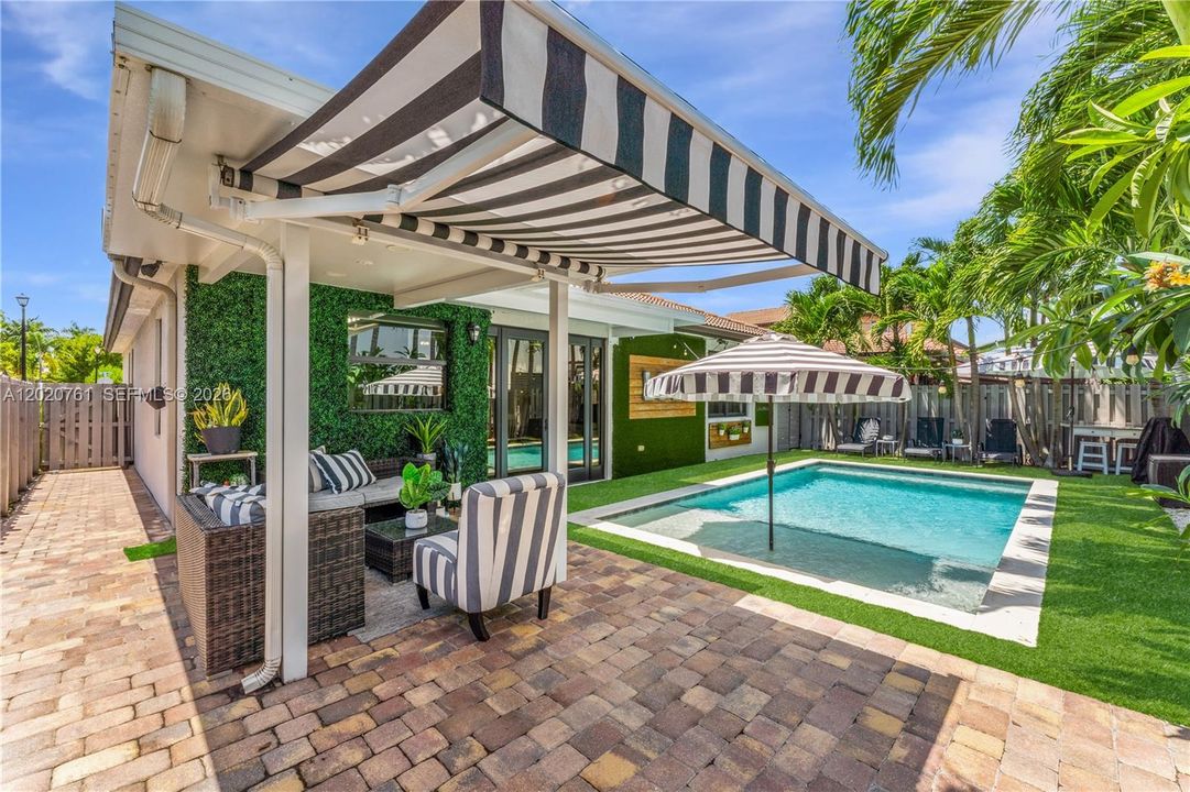 Под контрактом: $4,000 (3 спален, 2 ванн, 1961 Квадратных фут)