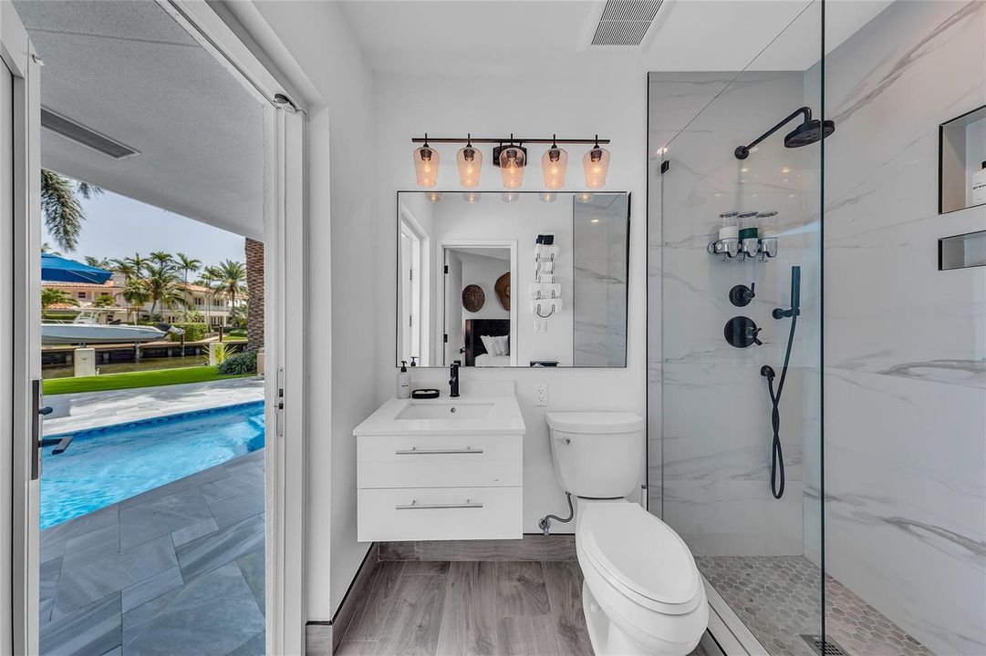 3rd bedroom's ensuite with pool access