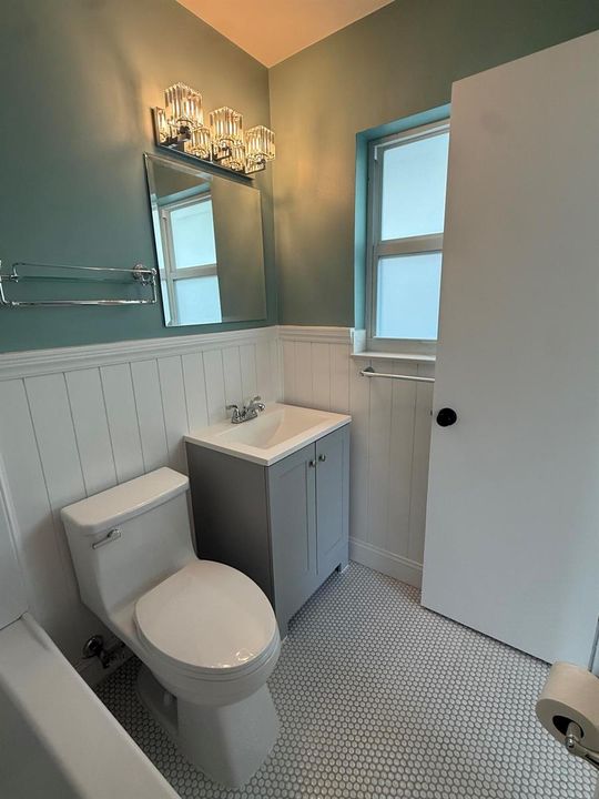 Unit 1 (1/1) Bathroom