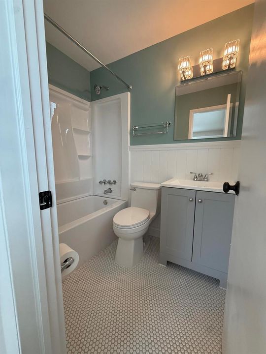 Unit 1 (1/1) Bathroom