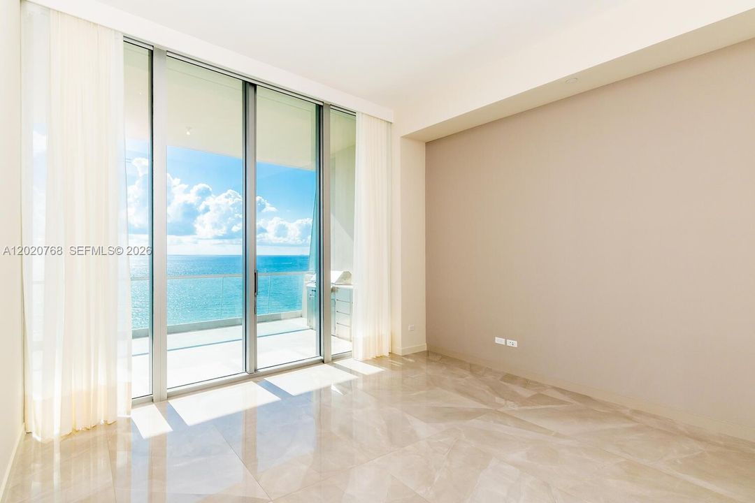 Master bedroom with direct Ocean view. Elegant and modern cordless - motorized Curtains.