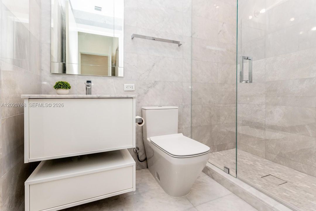 Third bedroom's ensuite bathroom.
