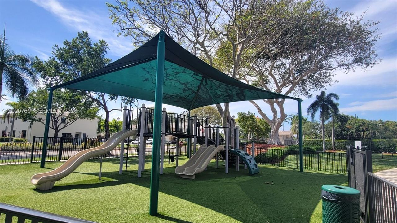 Activo con contrato: $3,500 (3 camas, 2 baños, 1777 Pies cuadrados)