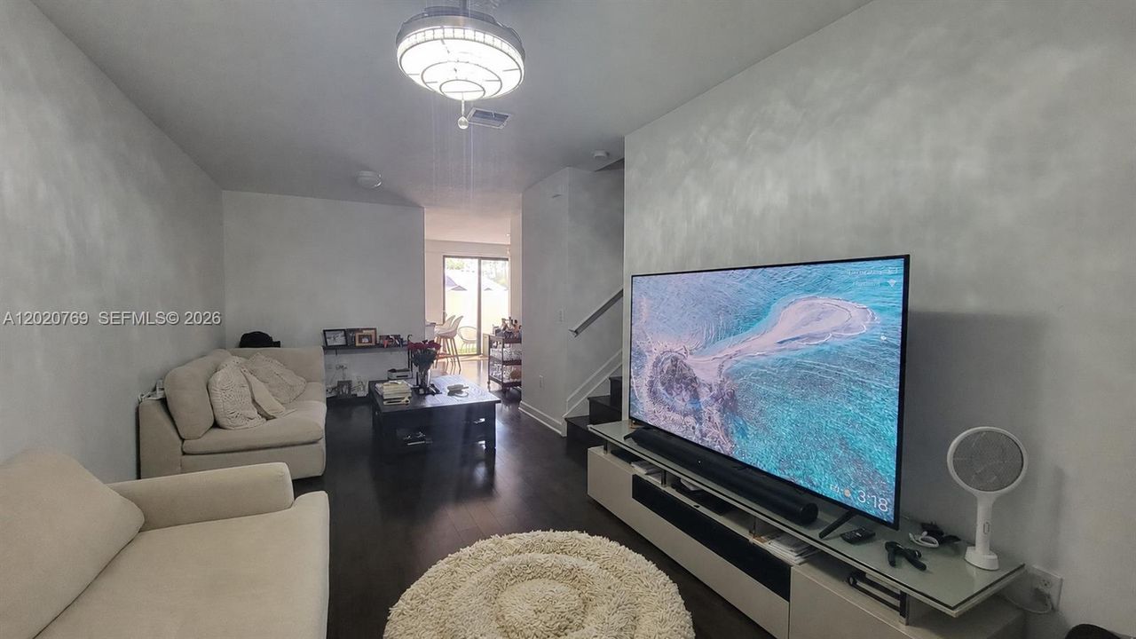 Activo con contrato: $3,500 (3 camas, 2 baños, 1777 Pies cuadrados)