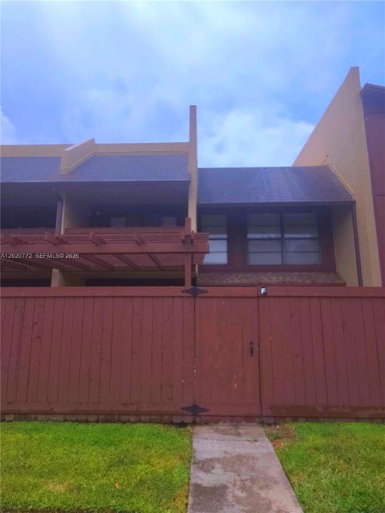 For Sale: $299,999 (2 beds, 2 baths, 1430 Square Feet)