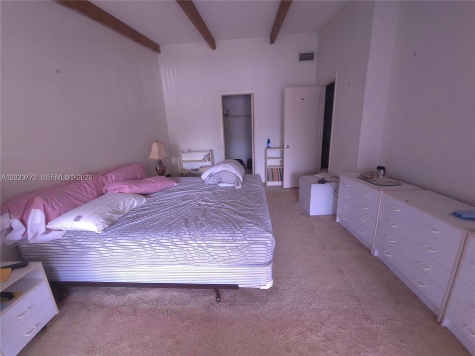 For Sale: $299,999 (2 beds, 2 baths, 1430 Square Feet)