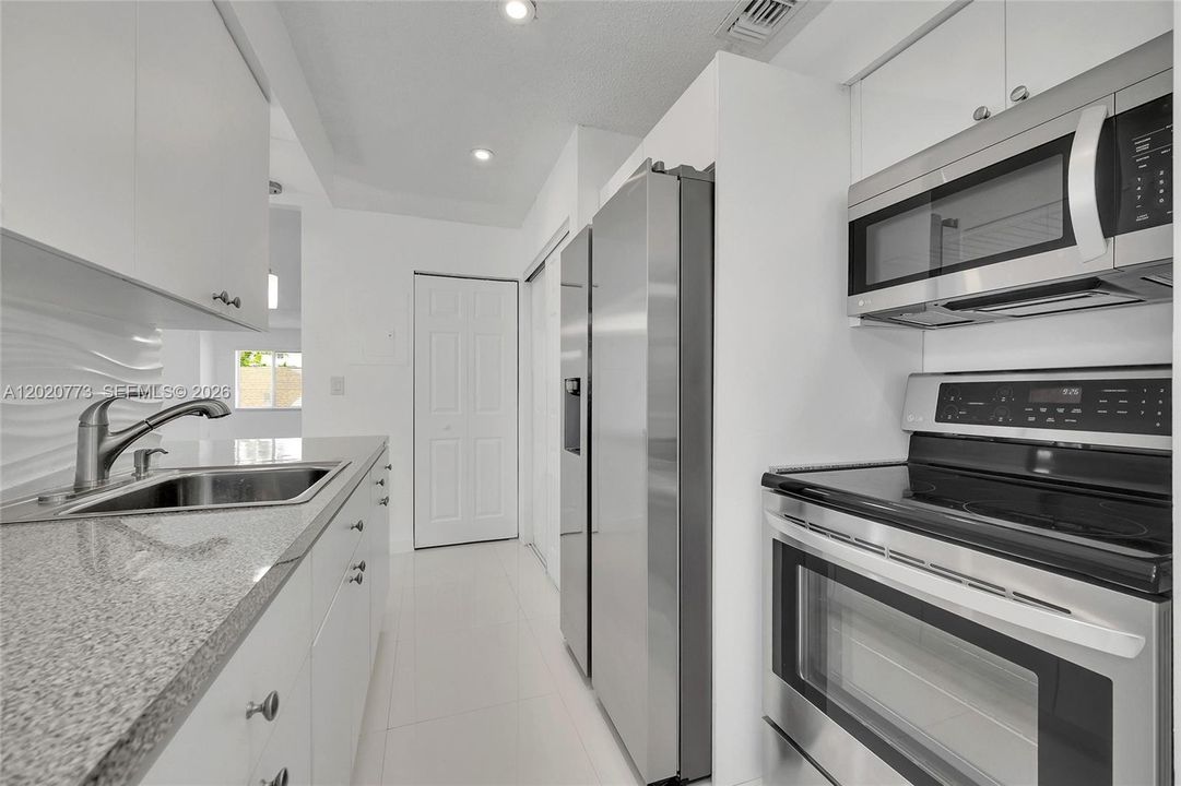 В аренду: $2,600 (2 спален, 2 ванн, 1144 Квадратных фут)