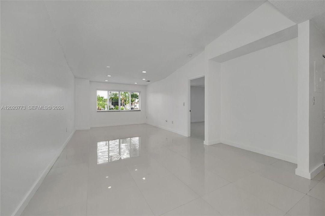 В аренду: $2,600 (2 спален, 2 ванн, 1144 Квадратных фут)