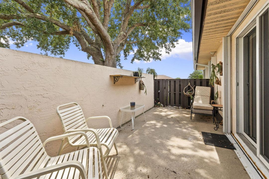 PATIO 1