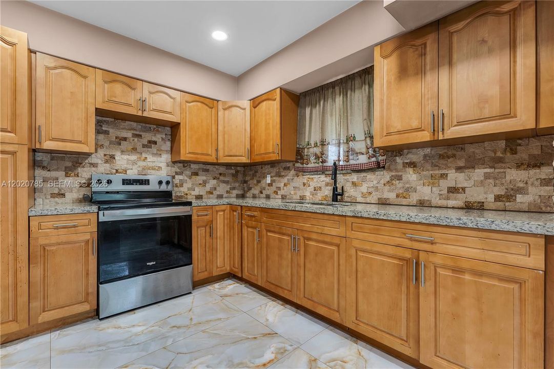 For Sale: $599,000 (5 beds, 2 baths, 1940 Square Feet)