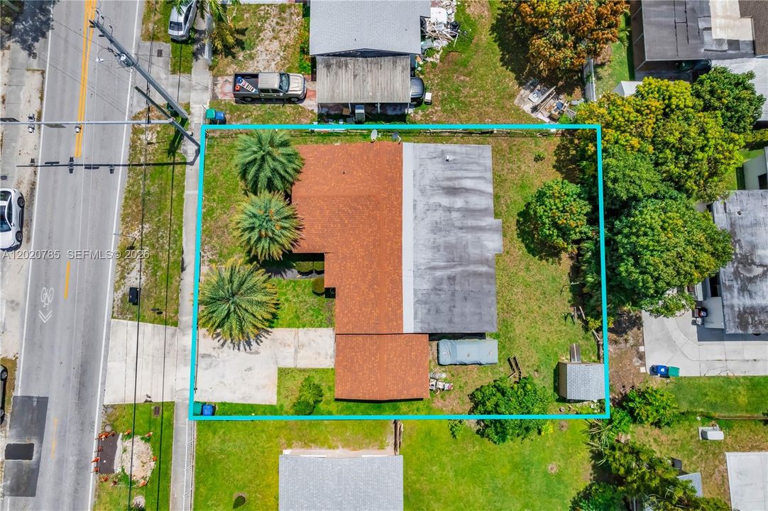 For Sale: $599,000 (5 beds, 2 baths, 1940 Square Feet)