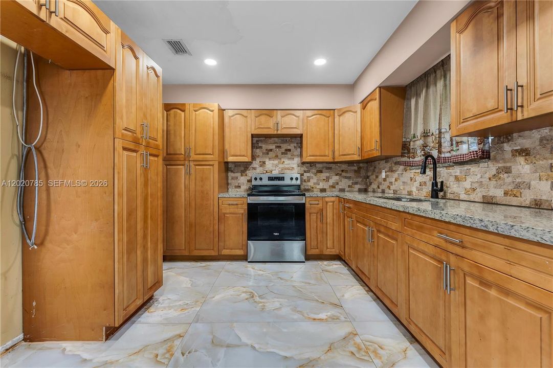 For Sale: $599,000 (5 beds, 2 baths, 1940 Square Feet)