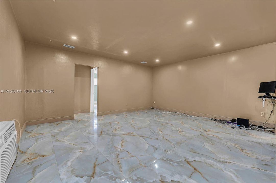 For Sale: $599,000 (5 beds, 2 baths, 1940 Square Feet)