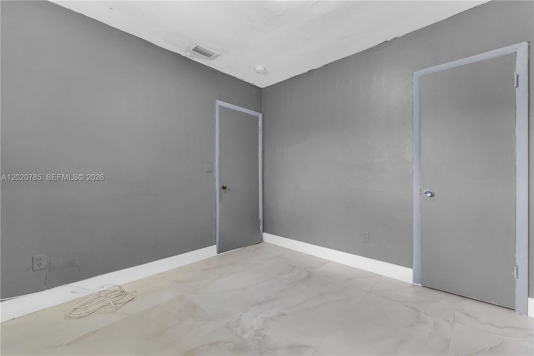 For Sale: $599,000 (5 beds, 2 baths, 1940 Square Feet)
