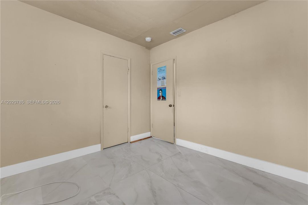 For Sale: $599,000 (5 beds, 2 baths, 1940 Square Feet)