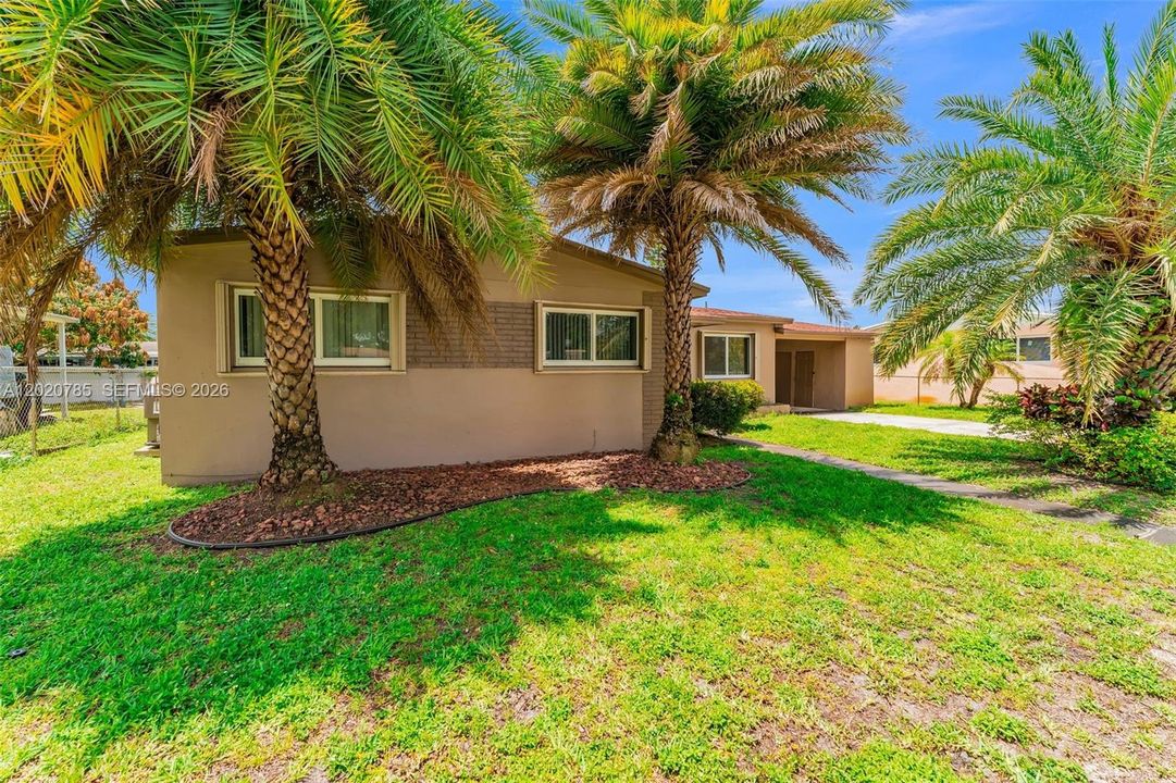 For Sale: $599,000 (5 beds, 2 baths, 1940 Square Feet)