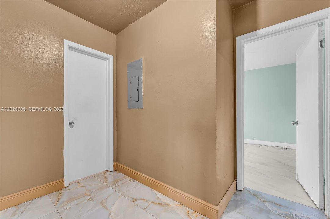 For Sale: $599,000 (5 beds, 2 baths, 1940 Square Feet)